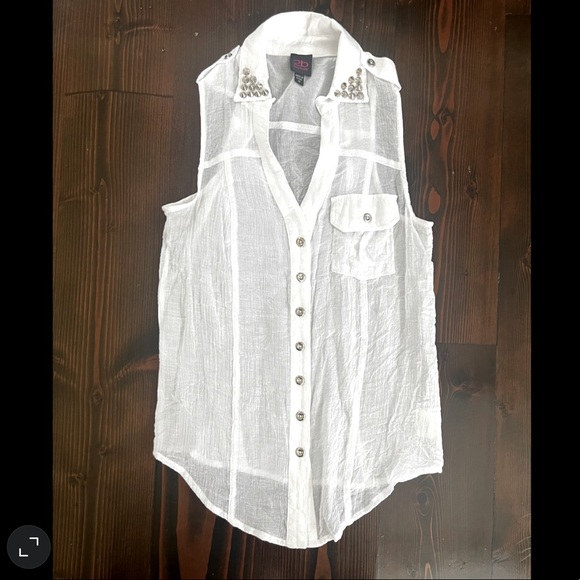 2B Bebe Button Down Sequinned White Sleeveless Top - Picture 1 of 4